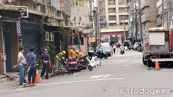 ▲▼             士林區一輛轎車失控衝撞造成6車毀損。（圖／記者黃彥傑攝，下同）