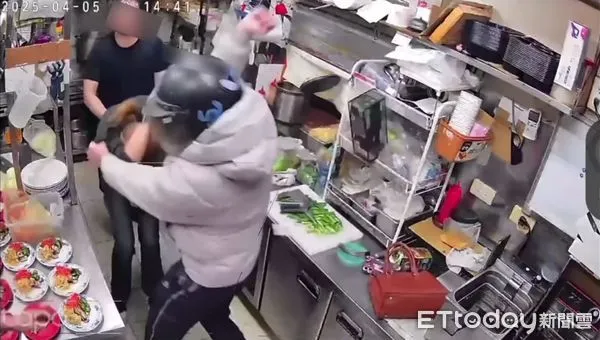 ▲王女勸告蔡男別在店內忙碌時抽菸，卻遭揮拳攻擊恐嚇。（圖／記者陸運陞翻攝）