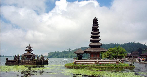 印尼觀光勝地峇里島頒布新禁令，正處於經期的女性遊客不准進入寺廟，原因是會使寺廟變得「不乾淨」。（示意圖／Pixabay）