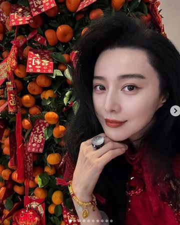 ▲▼范冰冰一年敷上百片面膜不心疼             。（圖／翻攝自IG/bingbing_fan）