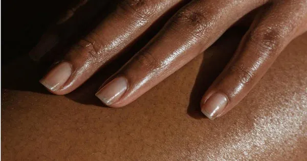 預防醫學醫師張適恆指出，大部分時候沒有在指甲上看見月牙是正常的，除非全部手指、腳趾都沒看到月牙，可以考慮檢查一下是否有貧血或腎臟問題。（示意圖／翻攝pexels）