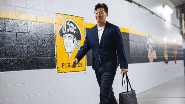 ▲▼海盜鄭宗哲初登場，上班路曝光。（圖／截自海盜官方粉絲團）