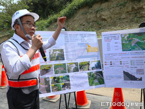 ▲▼  翁章梁視察中埔鄉嘉141線崩塌地復建工程  。（圖／嘉義縣政府提供）