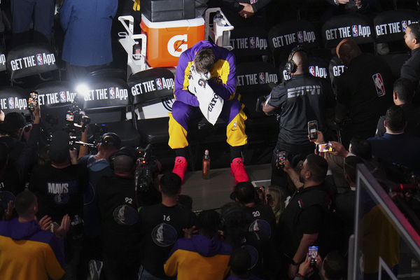 ▲▼唐西奇被交易後首度重返獨行俠主場。（圖／達志影像／美聯社）