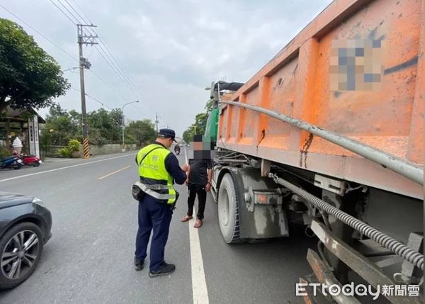 ▲屏東警方執行取締大型車違規勤務             。（圖／記者陳崑福翻攝）