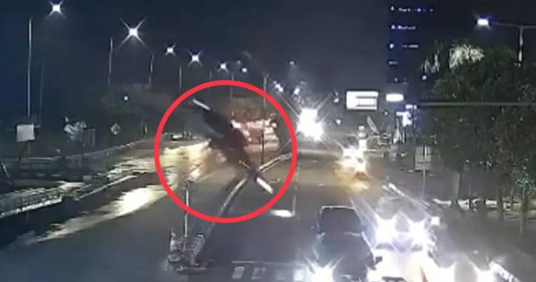 印尼一名司機用Google地圖導航，被指引開向「未完工高架橋」，載著乘客從40英尺（約12公尺）高墜落，2人奇蹟生還。（圖／翻攝自X）