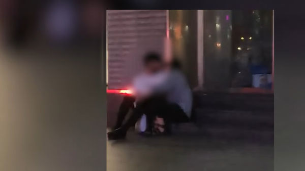 ▲▼金秀賢2016年戀人不是她！　李鎮浩出狠招曝「金賽綸街上熱吻別人」15秒影片。（圖／翻攝自李鎮浩YouTube）