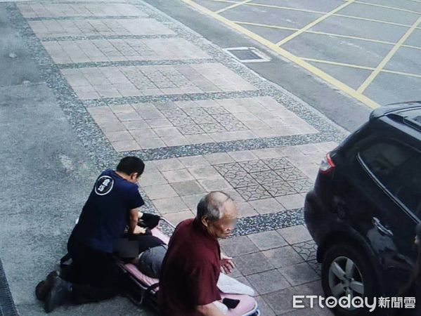 ▲新北一名婦人逛鶯歌老街突然昏迷，送往消防隊CPR救回一命。（圖／記者陸運陞翻攝）