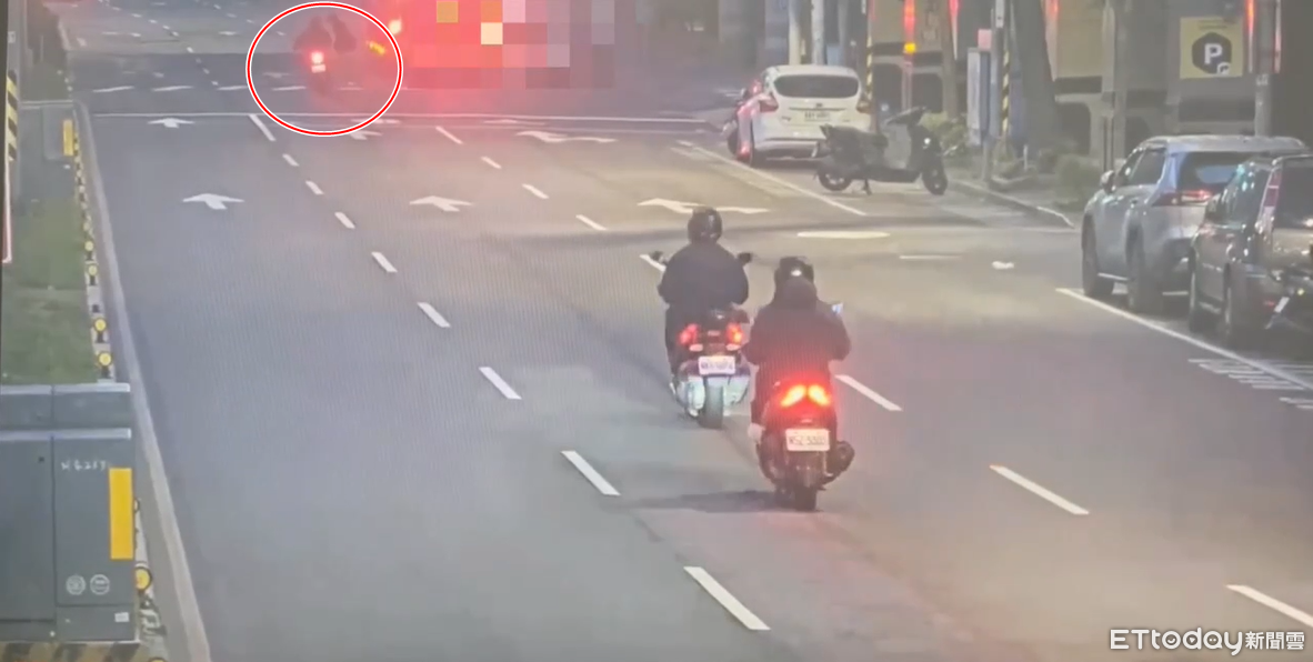 北市翁闖紅燈「10秒連3撞」喪命！老伴攔不住嚇傻　2騎士起訴