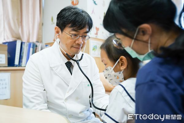 台北慈濟醫院小兒科醫師吳秉昇。（圖／記者趙于婷攝）