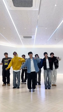 ▲▼ 韓團進軍台灣兒童界！DKB跳神曲〈卡加部列島〉：準備當水果哥哥。（圖／翻攝自DKB IG、 Brave Entertainment、FU Entertainment、DJB提供）