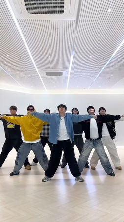 ▲▼ 韓團進軍台灣兒童界！DKB跳神曲〈卡加部列島〉：準備當水果哥哥。（圖／翻攝自DKB IG、 Brave Entertainment、FU Entertainment、DJB提供）