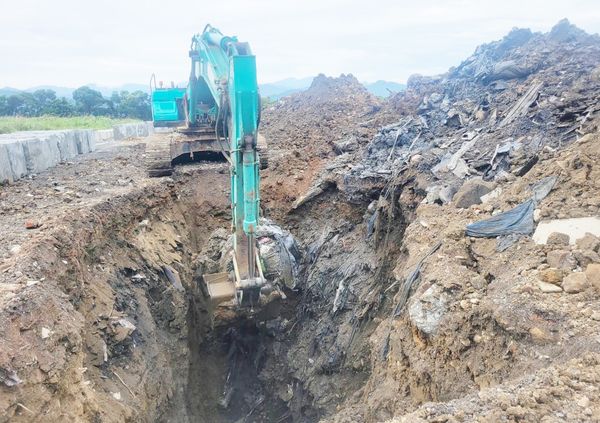 ▲桃園地檢署指揮保七總隊、大溪警分局查獲陳姓男子等3人，租用土地卻偷埋垃圾與事業廢棄物，現場開挖後掩埋高達18萬2,184.287立方米廢棄物。（圖／桃園地檢署提供）