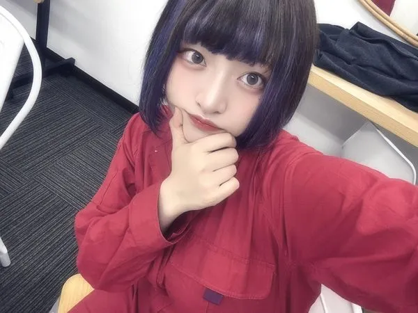 日本歌手Hijiri Ema因過敏性休克去世，讓粉絲超震驚。（翻攝自Hijiri Ema X）