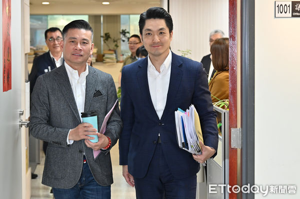 ▲▼蔣萬安施政報告及質詢，左為台北市議會議長戴錫欽。（圖／記者李毓康攝）