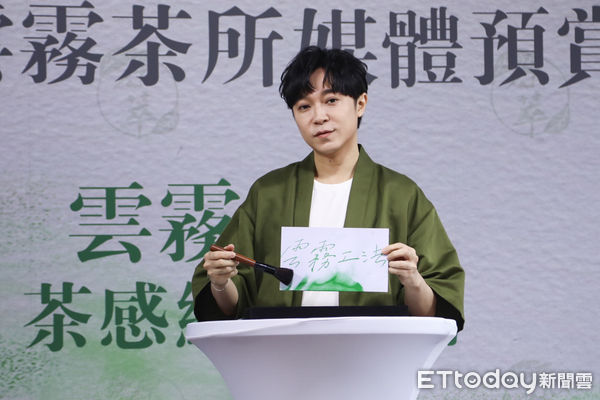 ▲吳青峰出席「原萃」茶品代言。（圖／記者林敬旻攝）