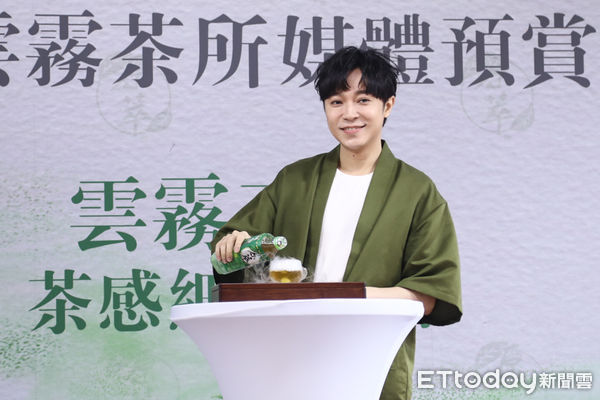 ▲吳青峰出席「原萃」茶品代言。（圖／記者林敬旻攝）