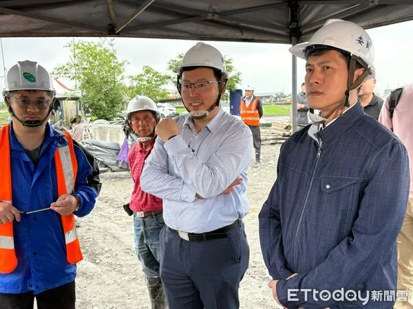 ▲台灣首座人工輕艇激流標桿賽道將於30日正式啟用，林昀儒、教練王翊澤、體育署長鄭世忠。（圖／記者杜奕君攝）