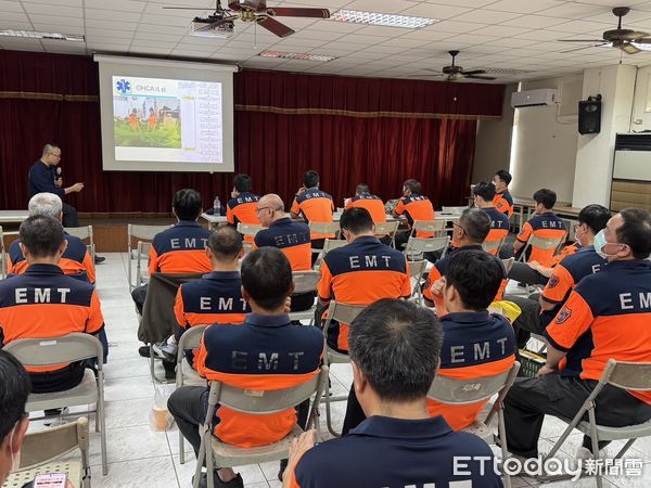 ▲為因應日益多元且高風險的緊急救護環境，台南市消防局第一救災救護大隊於10日辦理中級救護技術員（EMT-II）複訓課程。（圖／記者林東良翻攝，下同）