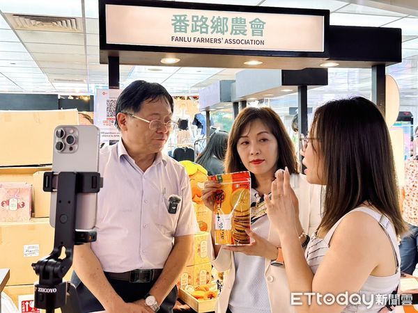 ▲▼    番路鄉農會躍上國際舞台！番路鄉農會受邀新加坡展售會，掀起搶購熱潮  。（圖／番路鄉農會提供）