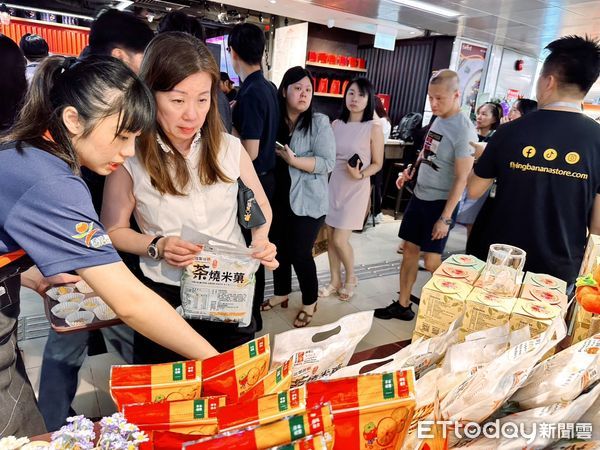 ▲▼    番路鄉農會躍上國際舞台！番路鄉農會受邀新加坡展售會，掀起搶購熱潮  。（圖／番路鄉農會提供）