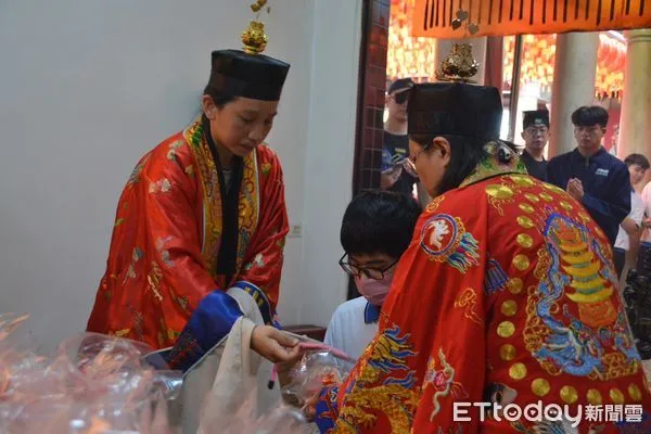 ▲台東關山天后宮舉行升學祈福儀式。（圖／記者楊漢聲翻攝）