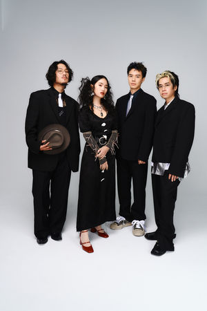 ▲▼ 庸俗救星為衝刺新專輯掛病號。（左起：貝斯手羅晧宇、主唱家耘、鼓手允祈、吉他手阿雷）（圖／庸俗救星提供）