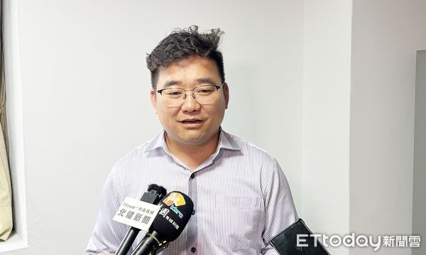 ▲竹林寺觀音佛祖巡迴媽祖駐駕將於4/27日登場，今年爐主林奕華受訪時，歡迎信眾到其公司參拜祈福。（圖／記者沈繼昌攝）