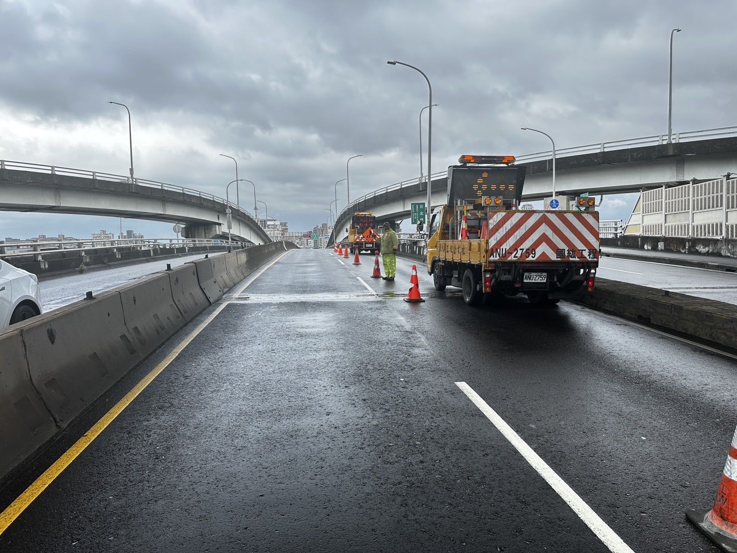 ▲台北橋今晚8時起部分封閉 施工交管措施一次看。（圖／新北市養工處提供）