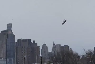 紐約直升機「失速墜河」畫面曝光 目擊者:機身半空解體