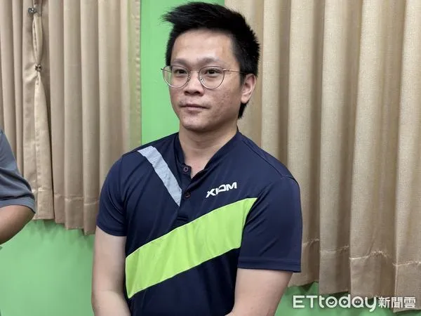 ▲王翊澤從情蒐人員變身林昀儒場邊教練。（圖／記者杜奕君攝） 