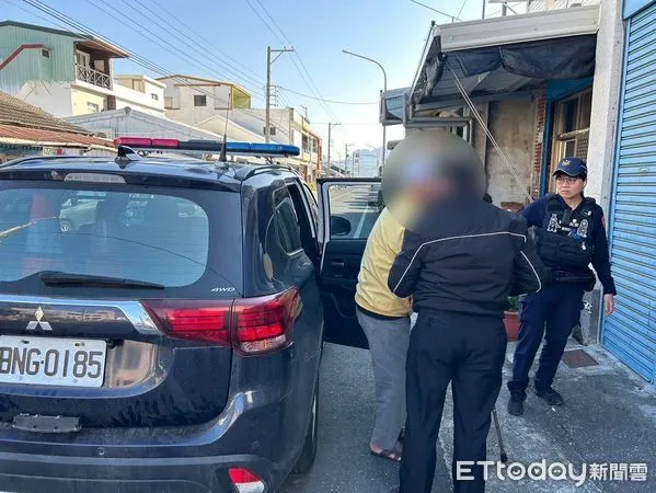 ▲警民攜手尋親上演警所感人重逢。（圖／記者楊漢聲翻攝）