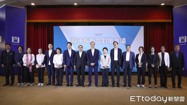 ▲國民黨主席朱立倫召集藍營縣市長聯合對策會議。（圖／記者林敬旻攝）