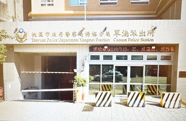 ▲桃園市蔡姓男子昨天深夜與房東口角後，暴怒持水果刀從後方猛刺左肩1刀，經消防人員送醫仍不治，楊梅警分局草湳派出所將兇嫌移送桃檢偵辦。（圖／翻攝自Googlemap）