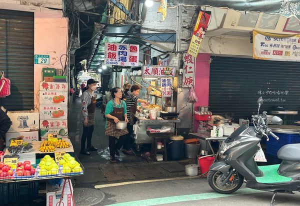 ▲▼太順油飯，市場早餐來一套魯蛋油飯尬赤肉湯。（圖／部落客陳小可授權提供）
