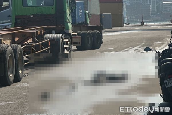 ▲▼      基隆港內貨車司機遭聯結車輾斃       。（圖／記者郭世賢翻攝）