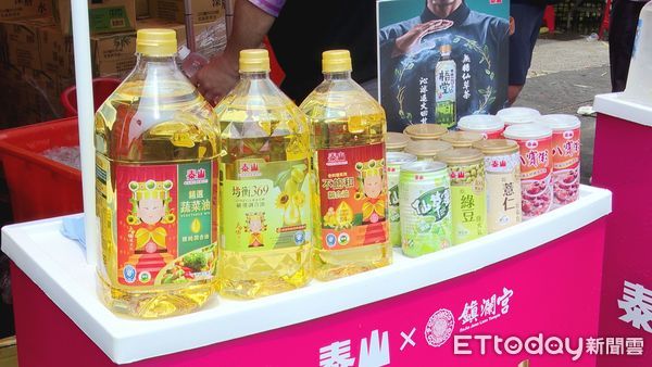 ▲泰山陪伴大甲媽遶境！奉茶送好禮 買聯名油品再抽黃金▼             。（圖／記者鄭遠龍攝）