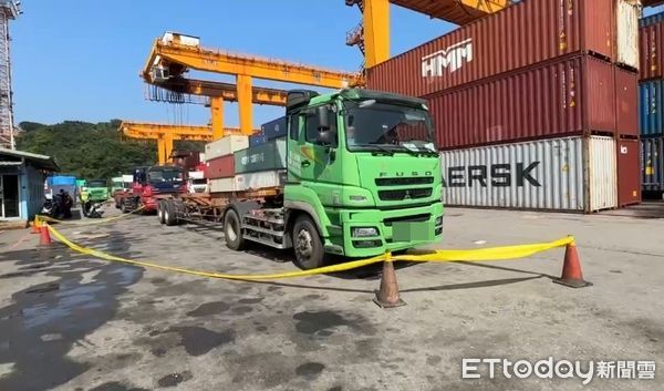 ▲▼ 基隆港內貨車司機遭聯結車輾斃 。（圖／記者郭世賢翻攝）
