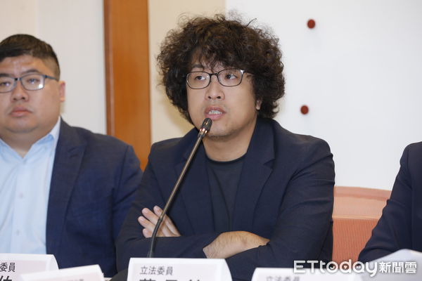▲▼民進黨立法委員陳素月、何欣純、沈伯洋、賴瑞隆、蔡易餘共同召開「台灣防線要守住，慎防中國洗產地，關稅談判更不利！」記者會。（圖／記者湯興漢攝）