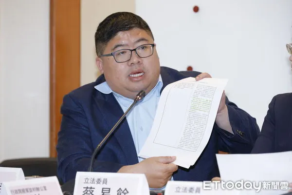 ▲▼民進黨立法委員陳素月、何欣純、沈伯洋、賴瑞隆、蔡易餘共同召開「台灣防線要守住，慎防中國洗產地，關稅談判更不利！」記者會。（圖／記者湯興漢攝）