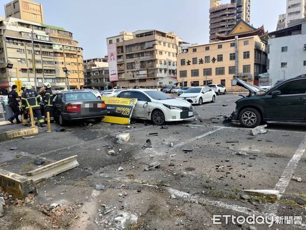▲▼新興車禍             。（圖／記者陳宏瑞翻攝）