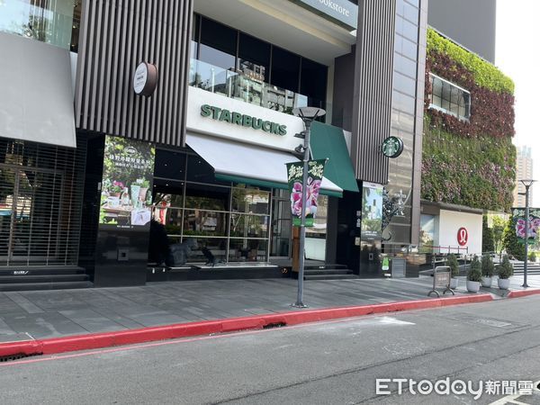 ▲▼台中勤美上月才加裝防護繩網，仍難以阻止墜樓，目前規劃改裝鐵網。（圖／記者鄧木卿攝）