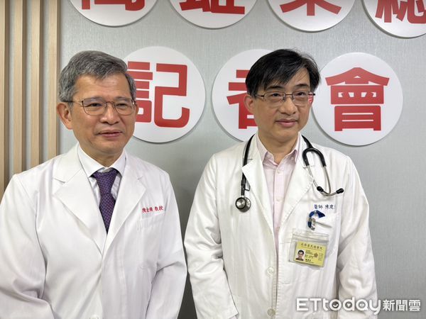 ▲高雄榮總院長陳金順(左)、腎臟科主任陳建良(右)。（圖／記者許宥孺攝）