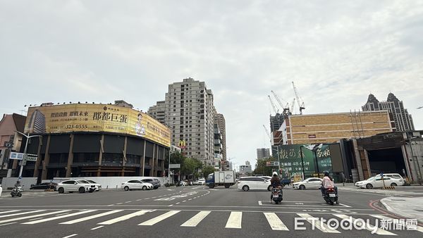 ▲▼ 韓八,茶六,裕誠路,博愛路,租金,信義房屋            。（圖／記者張雅雲攝）