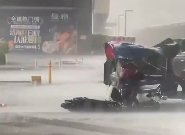 ▲▼北京將迎極端大風。（圖／翻攝自微博）