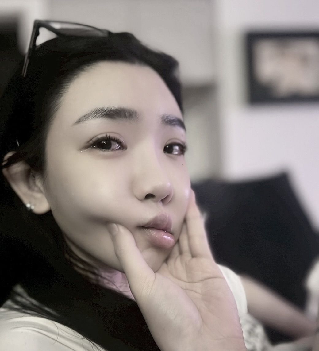 ▲▼許允樂崩潰爆哭半小時　李玉璽捏臉放閃被抓包。（圖／翻攝自Instagram／byleway）