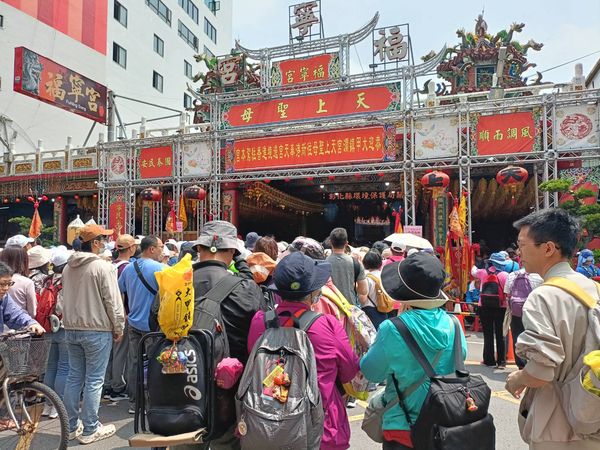 ▲大甲媽進宏仁醫院為患者祈福 福寧宮。（圖／記者唐詠絮攝）