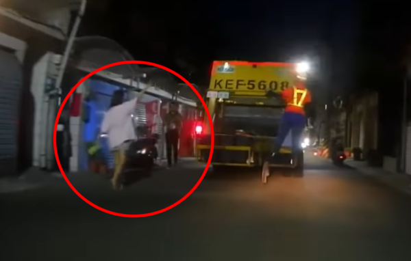 ▲▼垃圾車行進中拋丟垃圾砸人！女還反控開太快　清潔隊員怒告傷害。（圖／翻攝FB社團「爆料公社」）