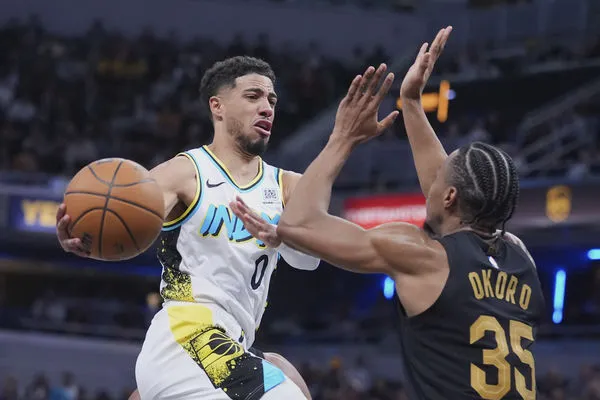 ▲▼溜馬哈利伯頓、騎士主帥亞特金森。（圖／達志影像／美聯社）