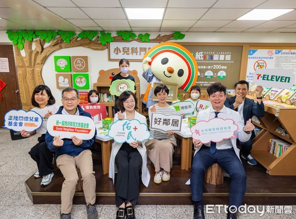 ▲統一超商好鄰居文教基金會攜手正隆公司於草屯鎮佑民醫院打造閱讀候診區「好鄰居紙圖書館」。（圖／草屯佑民醫院提供）